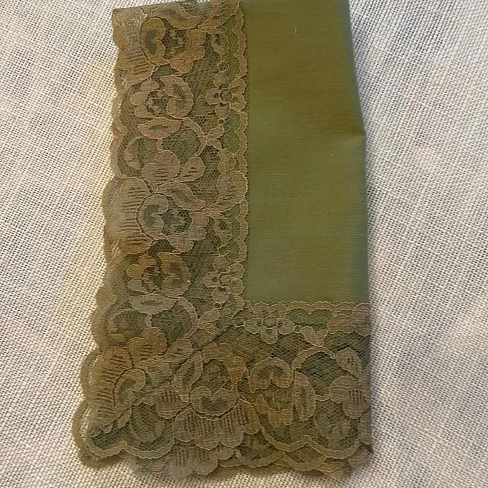 VTG Avocado Green Lace-Trimmed Napkins (x4)